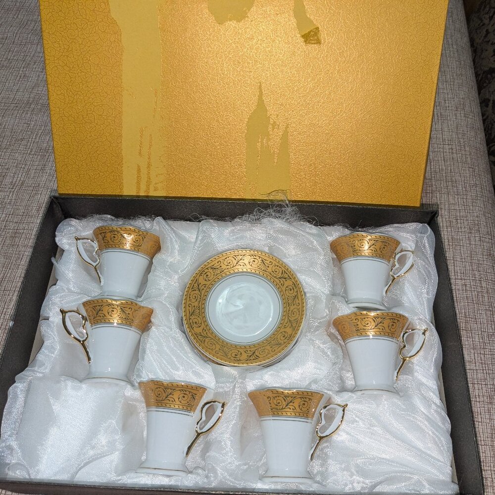 New Vintage-Inspired Gold Filigree Turkish Coffee Set – 6 Piece with Saucers